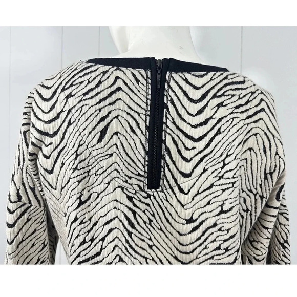 NWT Liz Claiborne M Black White Boat Neck Back Zip Zebra Print Pullover Sweater - Picture 6 of 6
